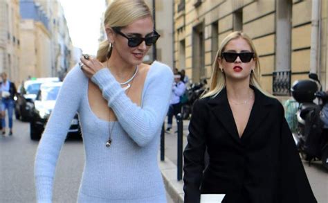 chiara ferragni nipple slip on paris fashion week