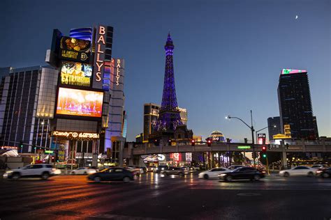 strip downtown locals resorts offering steep holiday deals casinos