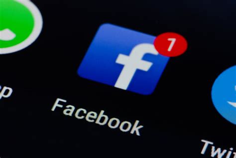 meta threatens  remove news content  facebook instagram