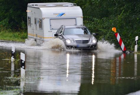 Überschwemmungen durch regen hochwasser in rostock und umgebung · juli