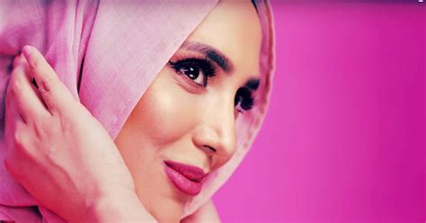 hijab wearing model amena khan steps down l oréal campaign