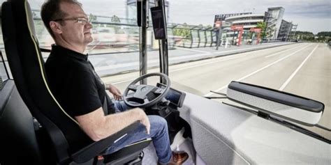 erste autonome busfahrt mit einem elektrobus von mercedes ingenieurde