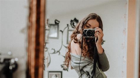 10 Best Mirror Selfie Ideas For Perfect Mirror Selfies Fotor