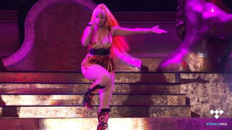 oops nicki minaj tits slip on the stage scandal planet