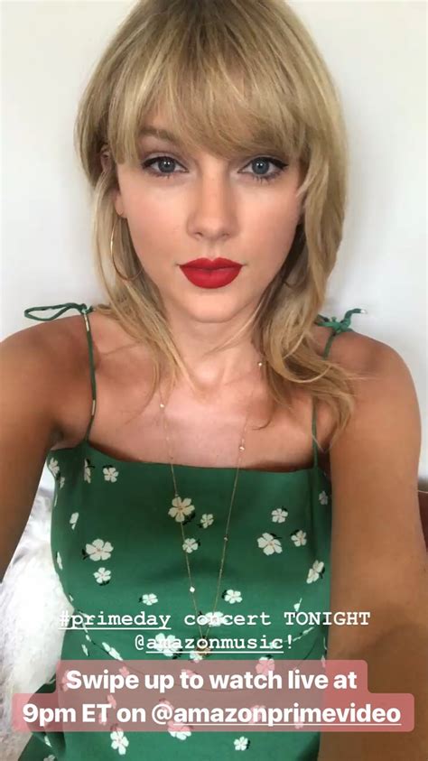 Very Sexy Taylor Swift Selfie Lovely Green Dress Bright