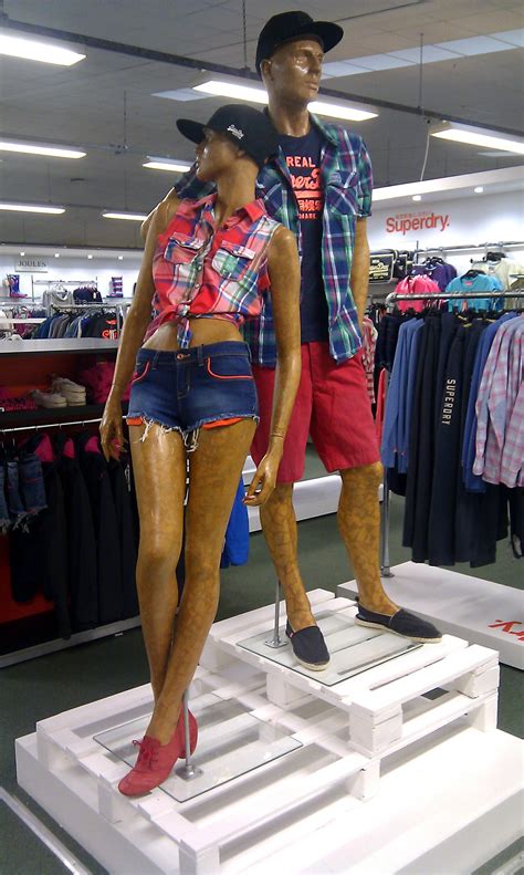 shop mannequin