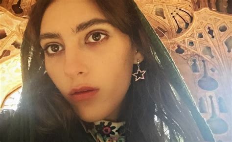 Iranian Model Face Beauty Within Clinic