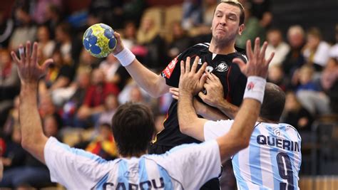 handball wm deutschland quaelt sich zum sieg gegen argentinien der