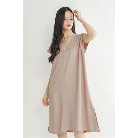 jual nisumi clyde slit dress in nude indonesia shopee indonesia