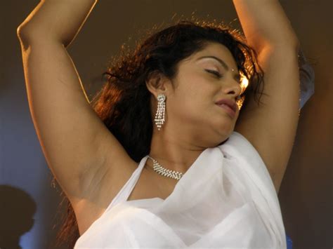 Swati Verma Hot Saree Pics ~ Cinindya