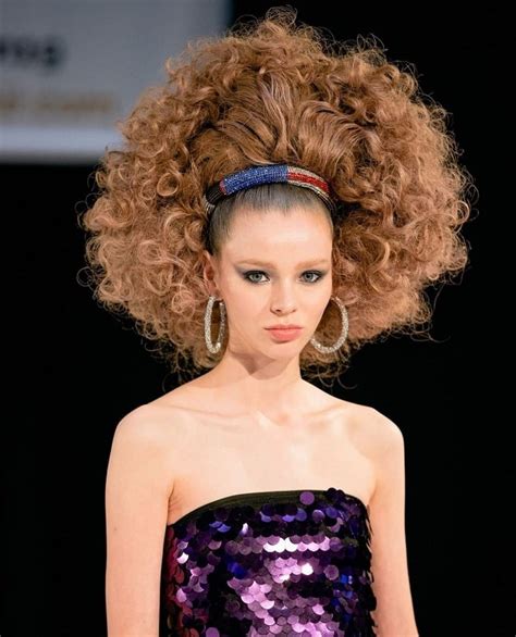 How To Create A 1970 S Inspired Disco Diva Hairstyle