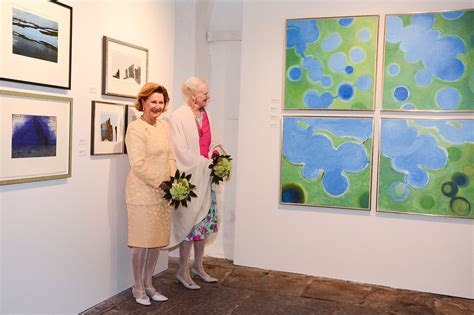 kunst utstilling hm dronning sonja stiller ut  galleri  guddal