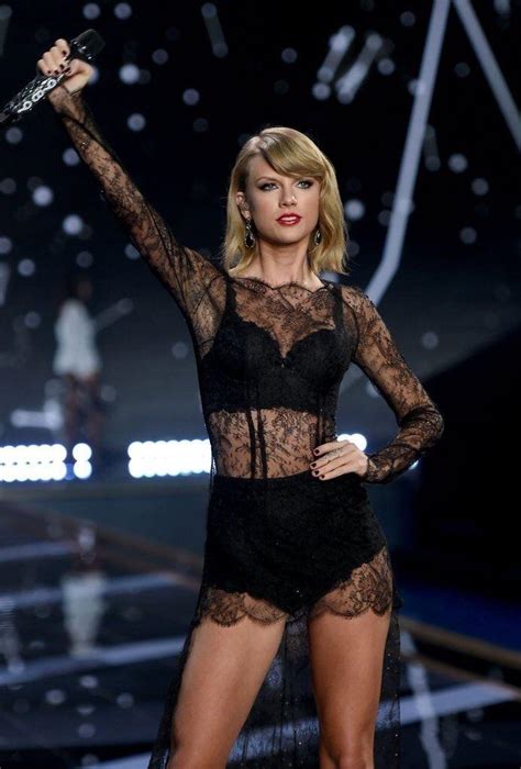 Taylor Swift Very Sexy On Stage In Black Lace Celeblr