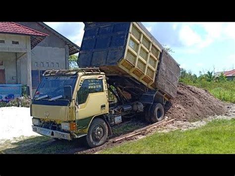 mobil truk tanah truk dump truk jungkit mobil truk dumping youtube