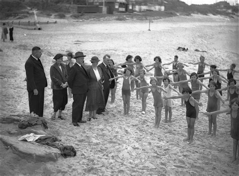 Funny Photos Of Beach S Life In Australia In The Past