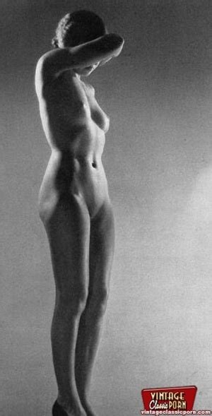 Pretty Vintage Naked Models Posing Nude In The Fourties