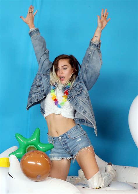 Miley Cyrus Iheartsummer ’17 Weekend In Miami Beach 06