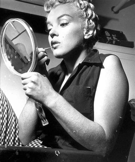 33 Rare Marilyn Monroe Photos As The Girl Next Door