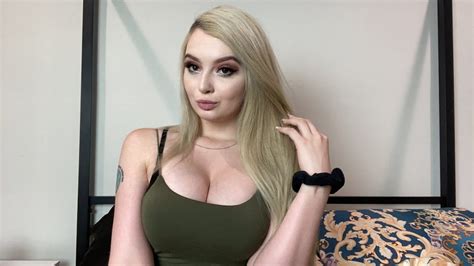 Lexi Lore Photo Shoot 19 Years Sexy Adult Star Top