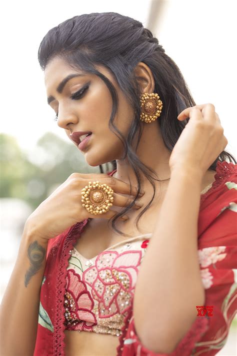 Actress Eesha Rebba Lovely And Sexy New Stills Social News Xyz