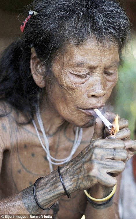 indonesian tribe that sharpens their teeth and decorate their homes