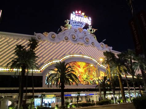 harrahs casino hotel  vegas    night  travel enthusiast  travel enthusiast