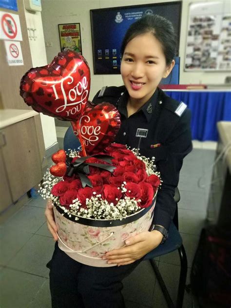 another malaysian female police officer got netizens