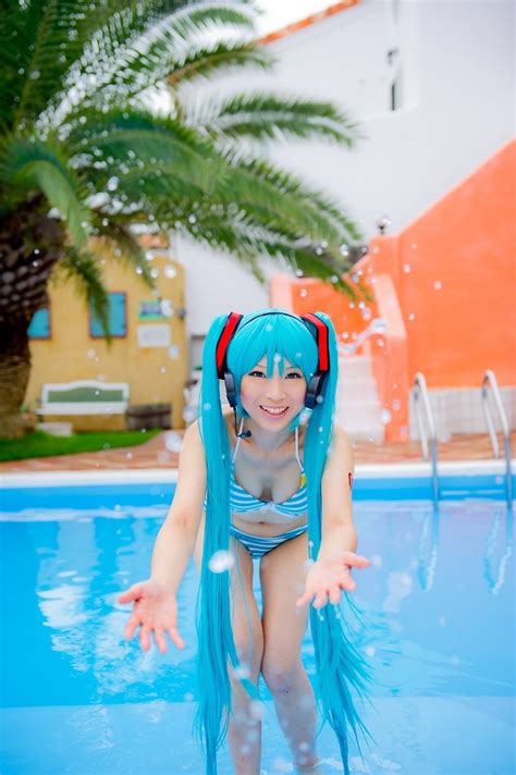 asia porn photo vocaloid sexy swimsuit hatsune miku cosplay