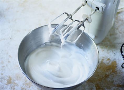 Teknik Mudah Mengocok Putih Telur Yang Mengembang Sempurna Bukareview