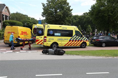 scooterrijder gewond bij aanrijding met bestelbus van dhl