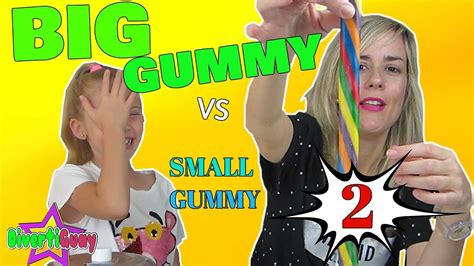 big gummy vs small gummy gominola gigante vs gominola pequeÑa 2 divertiguay youtube