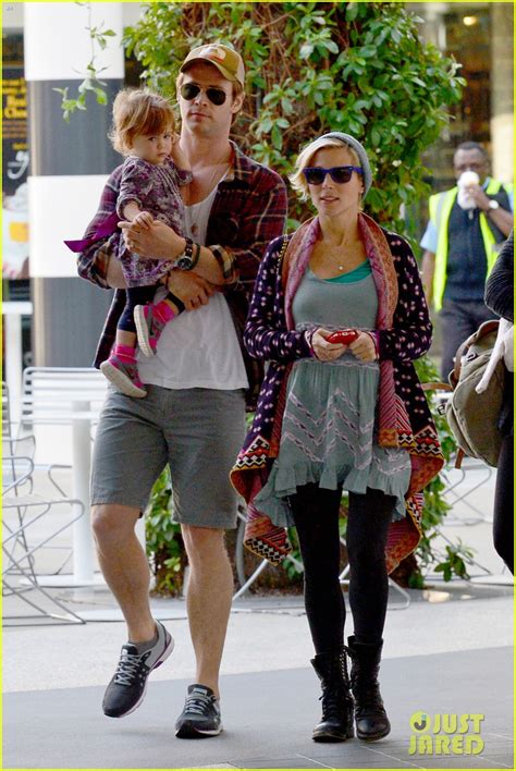 chris hemsworth true food lunch with elsa pataky and india