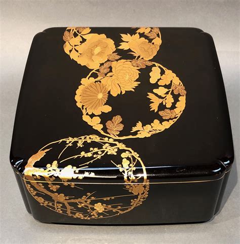 antique japanese lacquer box  makie kuraya