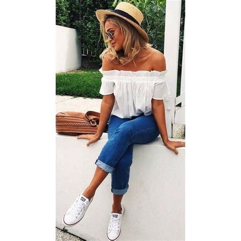 three quarter length jeans white top great hat and sunglasses