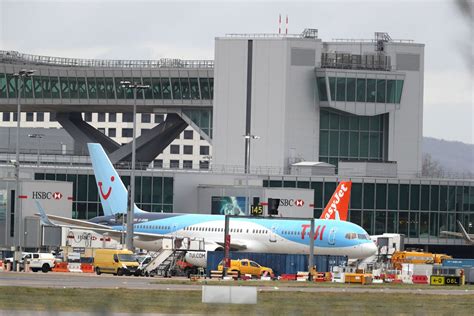 londons heathrow  gatwick airports  purchased   anti drone systems  verge
