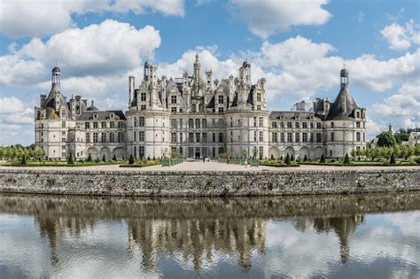 beautiful castles  france   french chateaux  palaces  guides