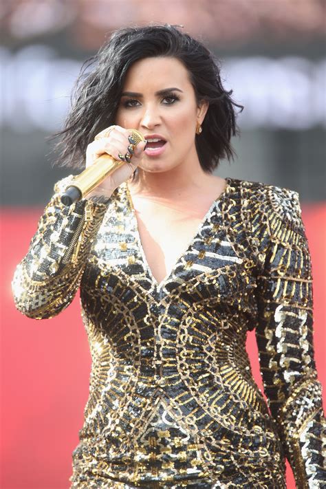 Celebrity Pictures Celebrity Style Demi Lovato Body Concert Fashion