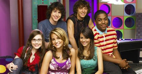 jamie lynn spears reunites with old friends in first look at zoey 102