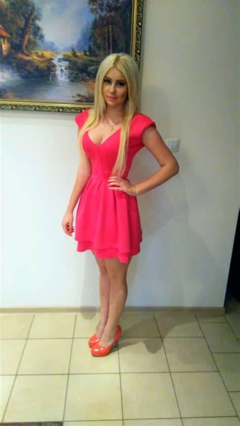 Busty Blonde Chick In Cute Pink Dress Kar0