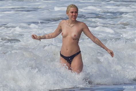 Miley Cyrus Nuda ~30 Anni In Paparazzi