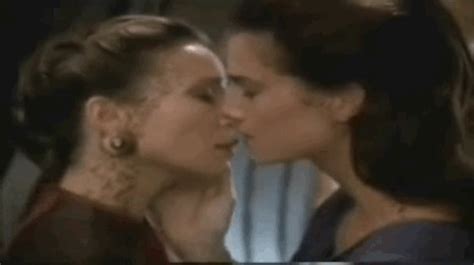 shewired 50 greatest lesbian and bisexual girl tv kisses of all time ranked