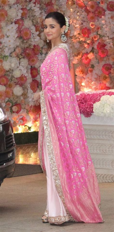Alia Bhatt S Manish Malhotra Saree Has Us Wishing She D Wear One More Often