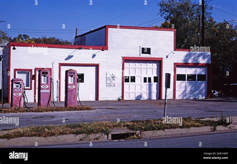 vintage dx gas station  res stock photography  images alamy