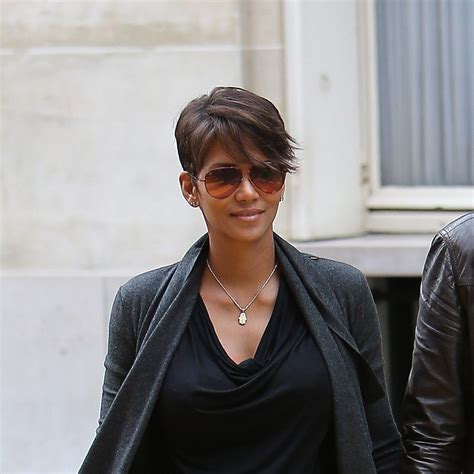 Haircut Of The Week Halle Berry S New Side Swept Almost Bob Glamour