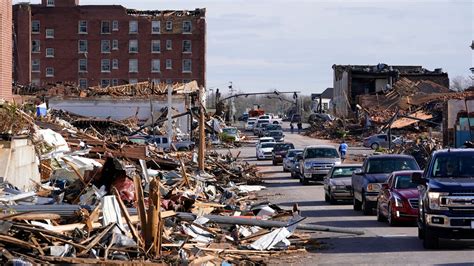 pictures show catastrophic damage caused   tornadoes la times