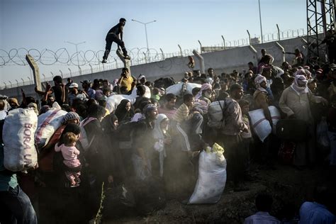 Thousands Flee Syria As Kurds Gain On Isis The New York Times