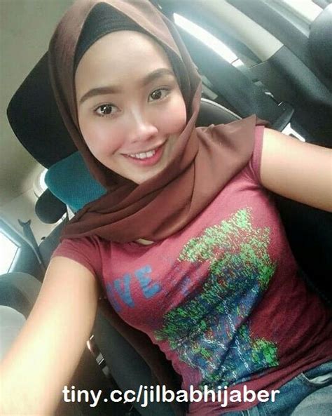 Foto Selfie Gadis Cantik Berjilbab Di Mobil Photo Gadis