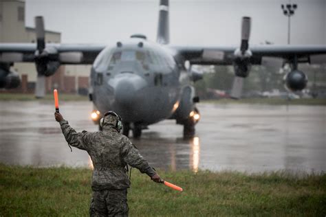 news kentucky air guard deploys aircraft airmen  hurricane relief operations
