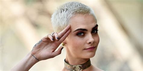 Trova la foto stock perfetta di ragazza con i capelli biondi e gli occhi azzurri. Capelli rasati a zero: due ragazze ti spiegano perchÃ© sono fighissimi