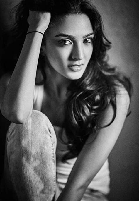 15 Stunning Hot Pictures Of Kiara Advani Who Played